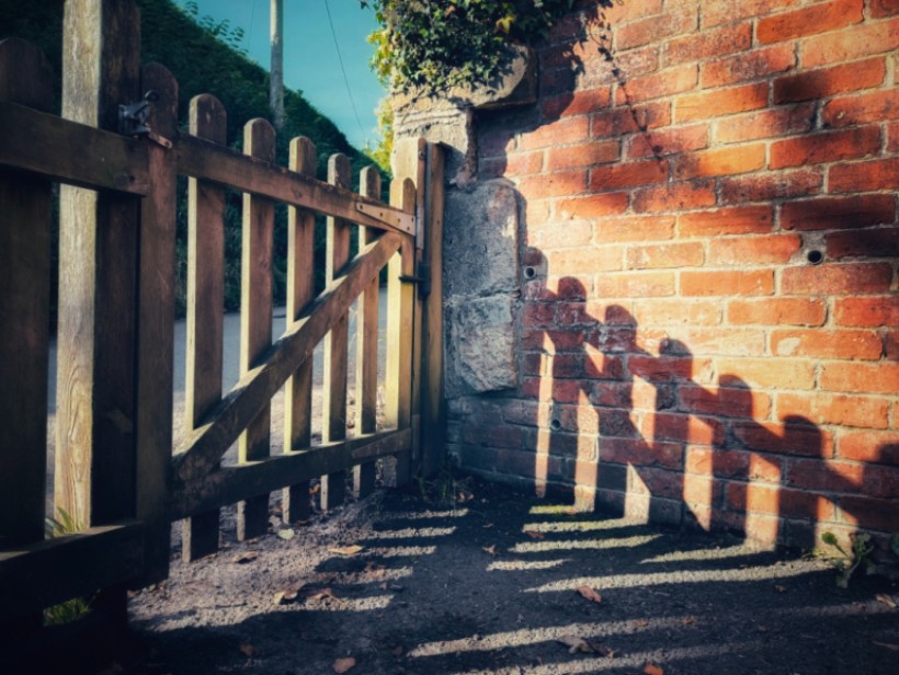 Gate Gate